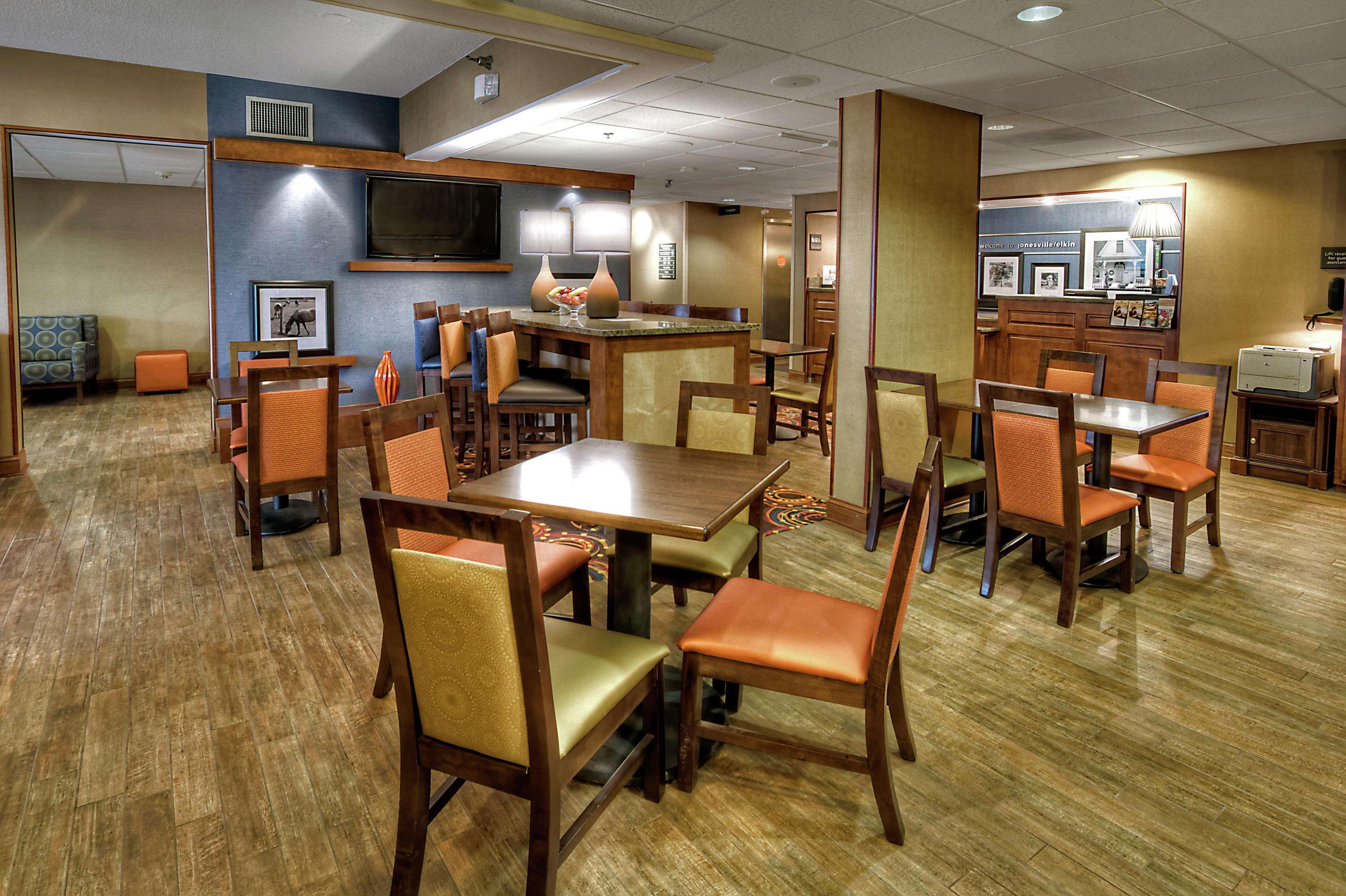 Hampton Inn Jonesville/Elkin Arlington Exterior photo